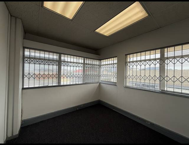 87M² OFFICE TO LET IN WYNBERG